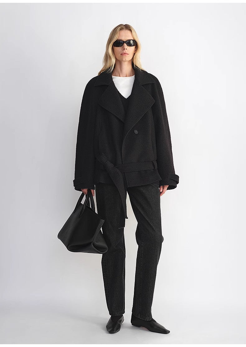 “Warm Cocoon” Italian Herringbone Wool Short Coat – Classic Lapel Design
