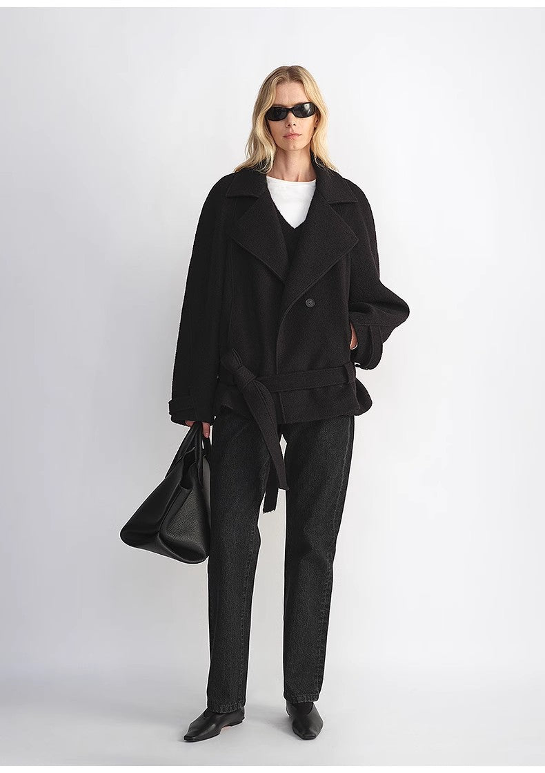 “Warm Cocoon” Italian Herringbone Wool Short Coat – Classic Lapel Design