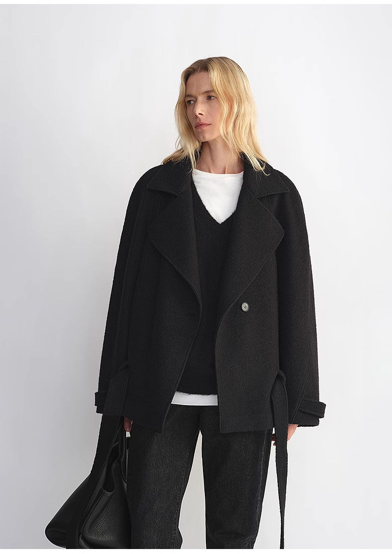 “Warm Cocoon” Italian Herringbone Wool Short Coat – Classic Lapel Design