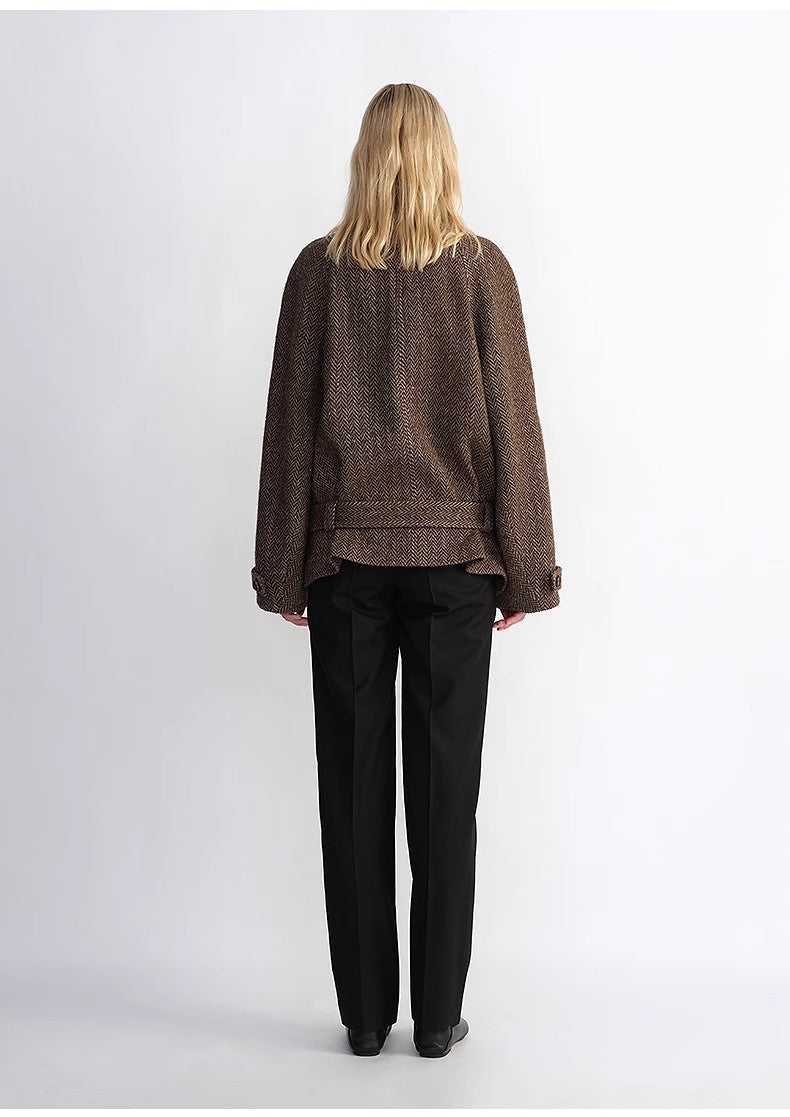 “Warm Cocoon” Italian Herringbone Wool Short Coat – Classic Lapel Design