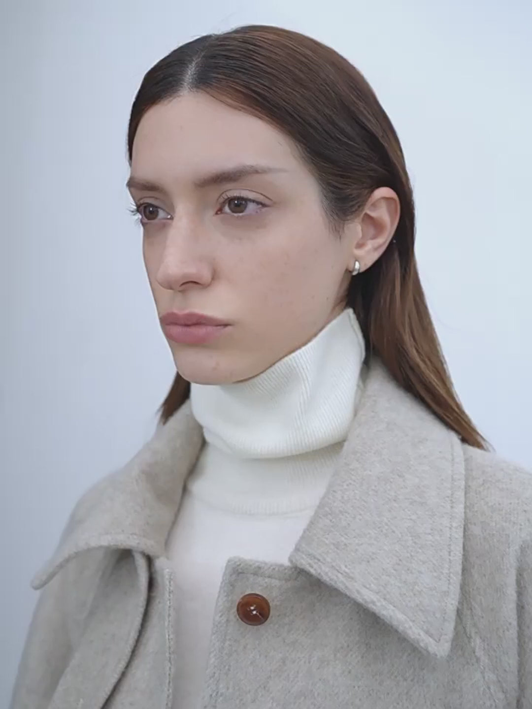“Moonlit Veil” Straight-Cut Raglan Sleeve Wool Coat – Double-Layer Collar