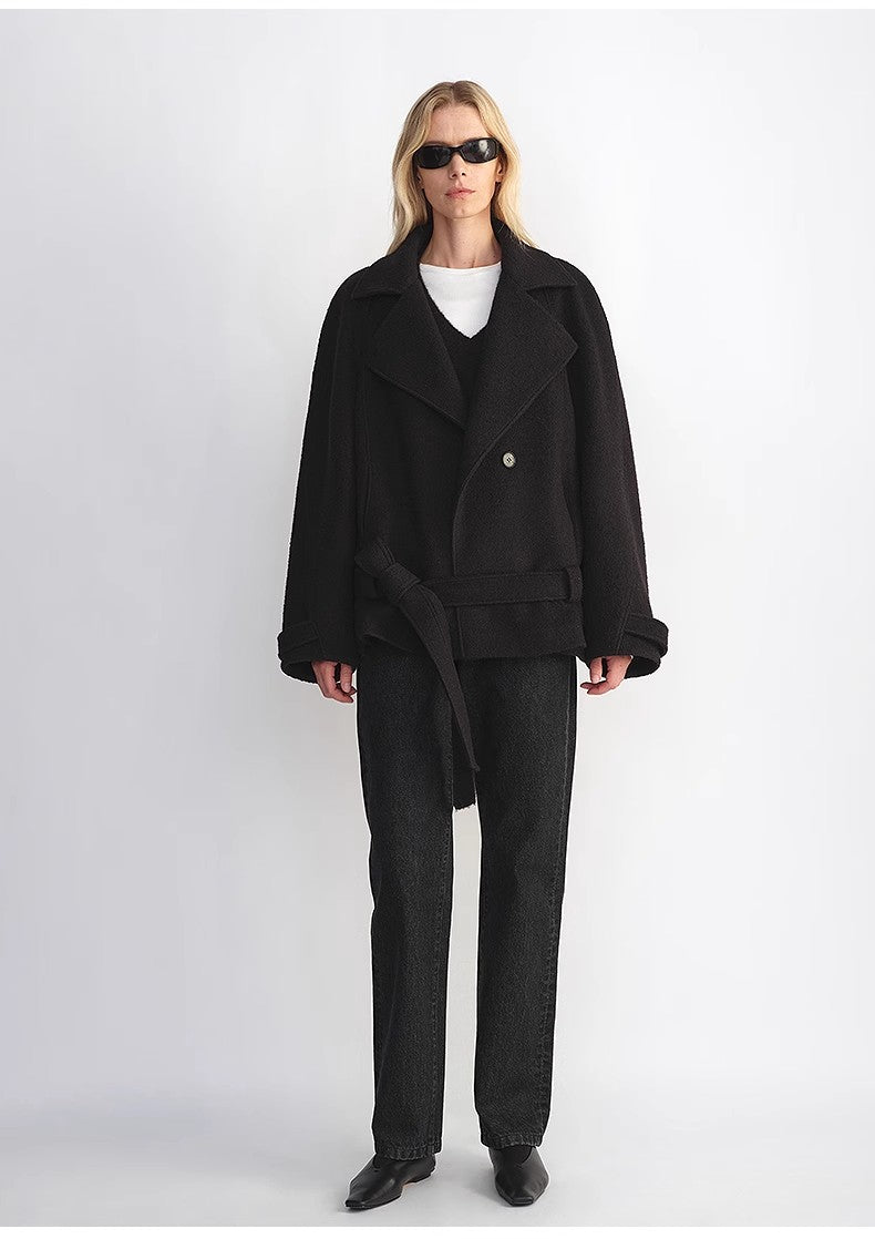 “Warm Cocoon” Italian Herringbone Wool Short Coat – Classic Lapel Design