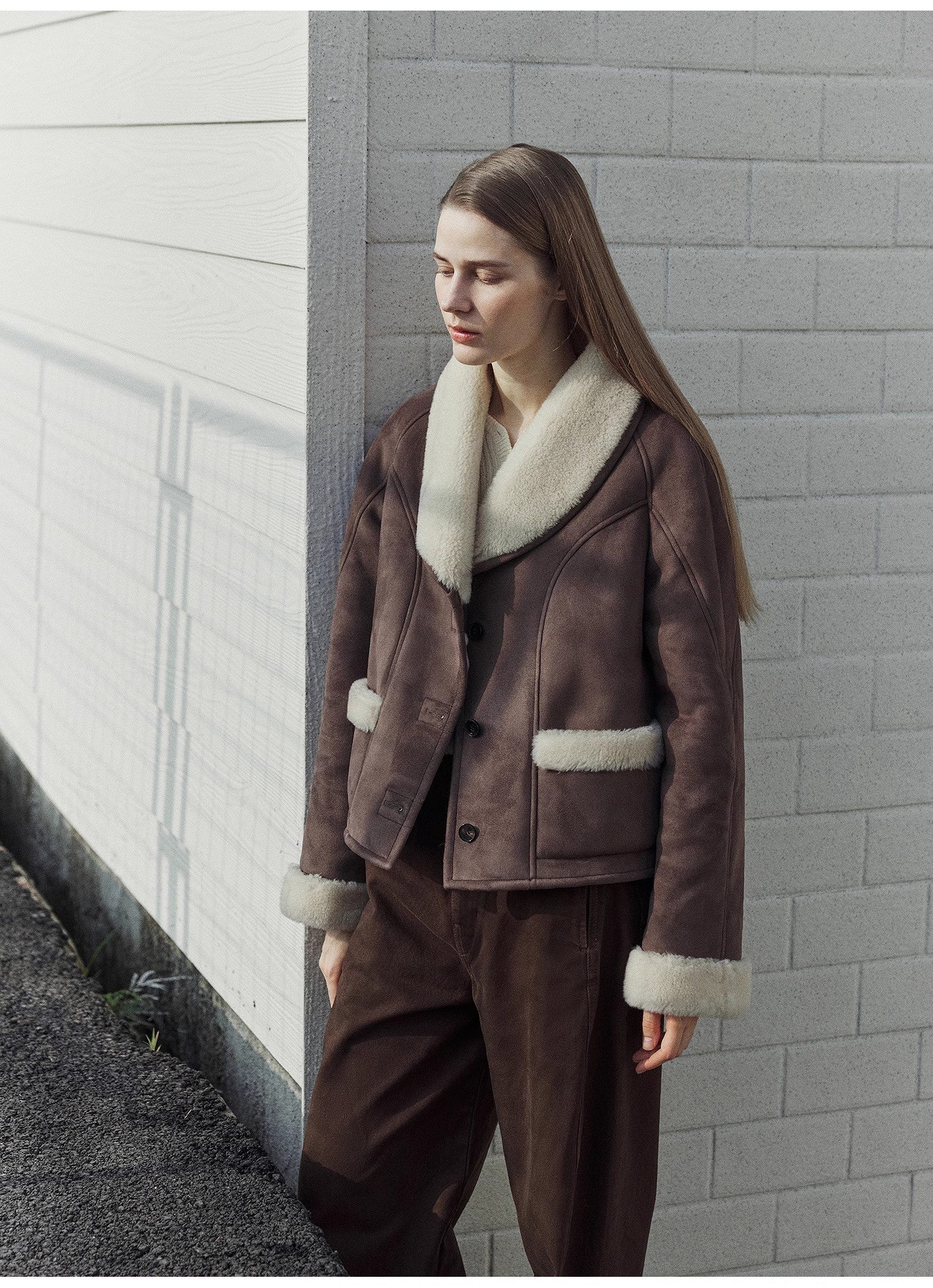 “Pure Era” High-Quality Lamb Wool Short Fur Coat – Contrast Fruit Collar