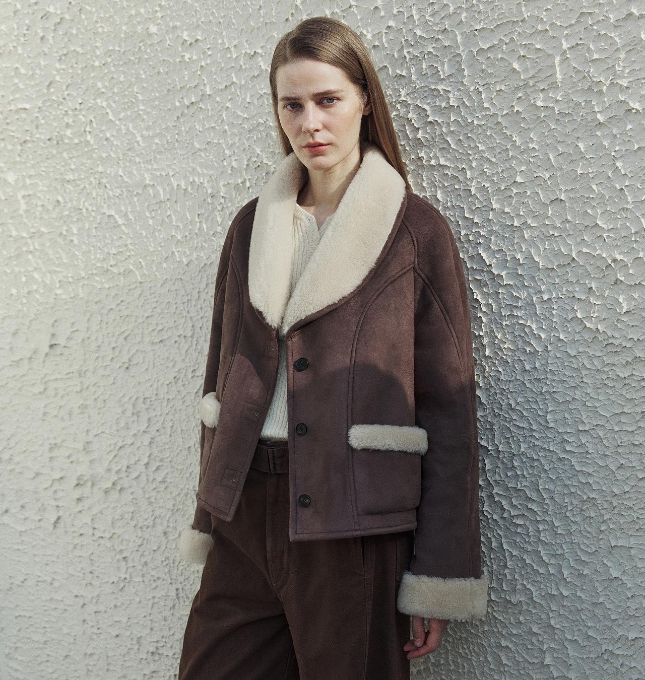 “Pure Era” High-Quality Lamb Wool Short Fur Coat – Contrast Fruit Collar